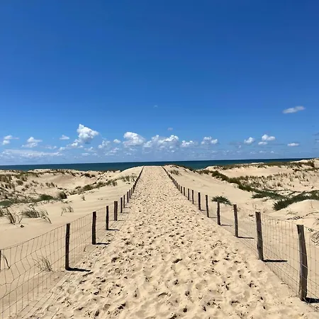 Au Centre Du Cap Ferret *